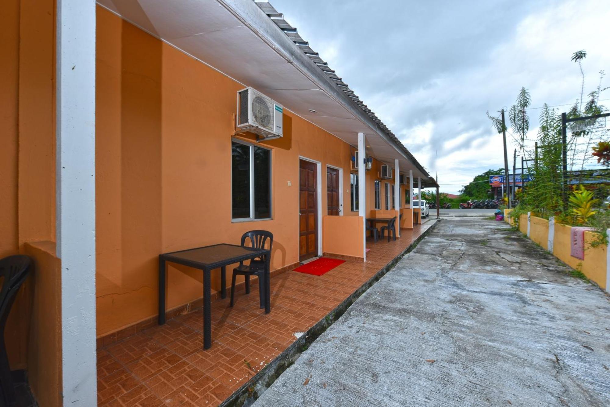 Oyo 90561 Awan Biru Motel Pantai Cenang  Luaran gambar