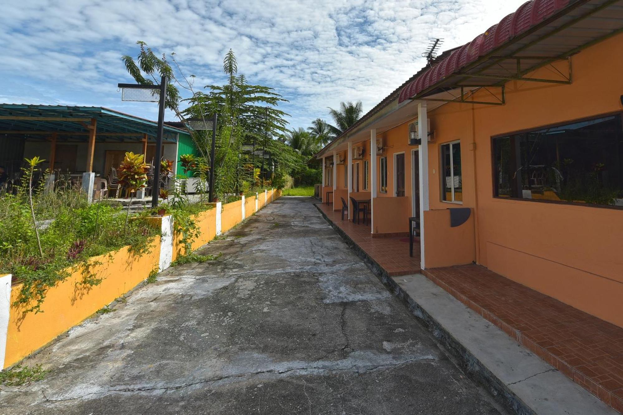 Oyo 90561 Awan Biru Motel Pantai Cenang  Luaran gambar